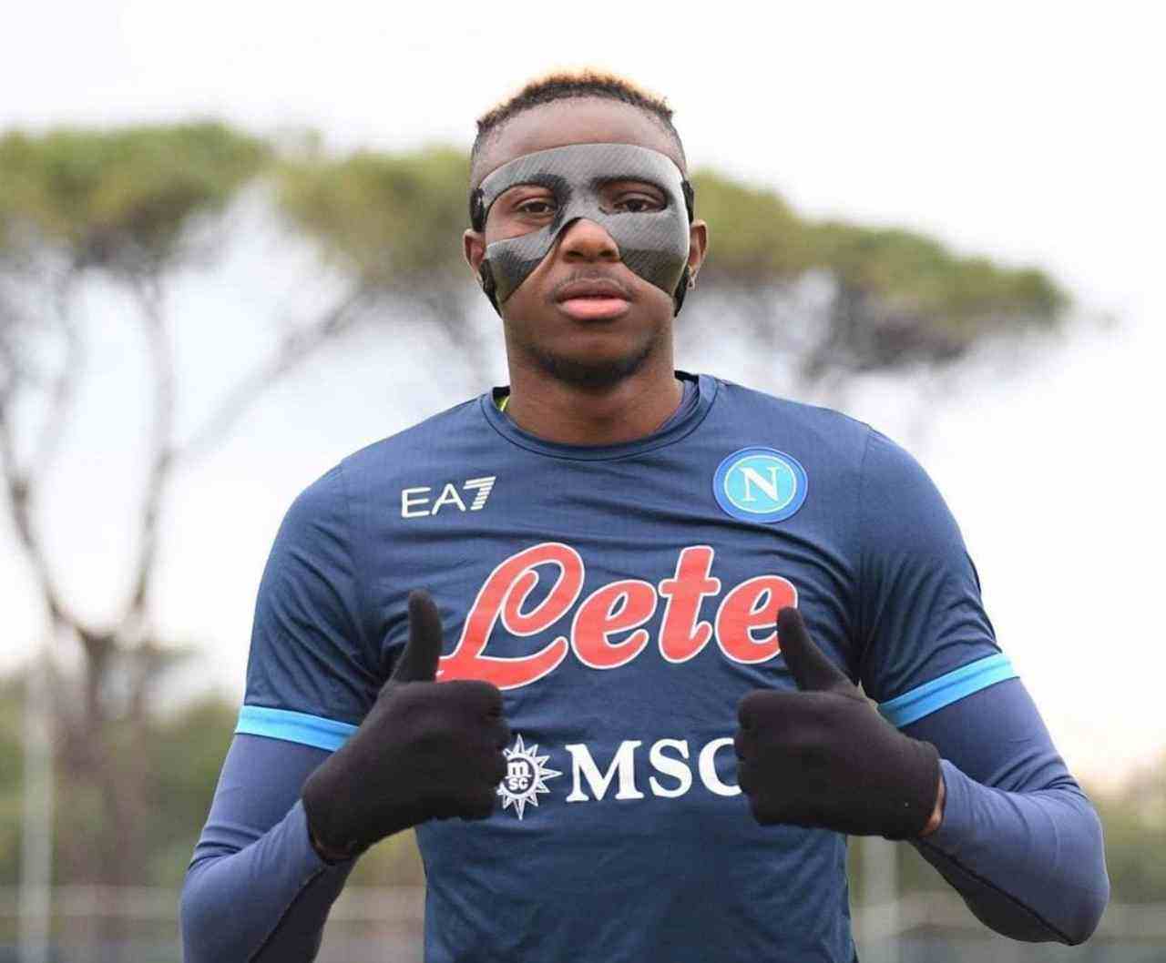 Napoli, Victor Osimhen con la maschera