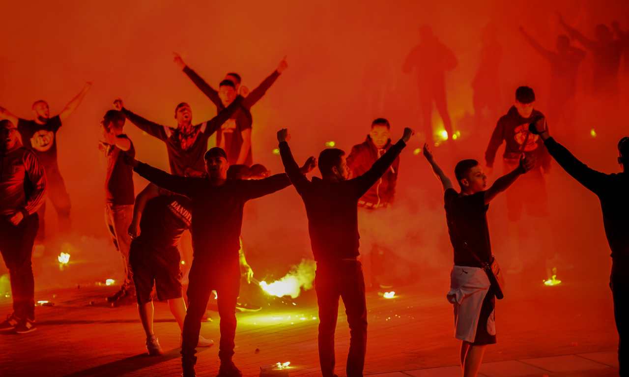 crotone calciatori aggrediti tifosi