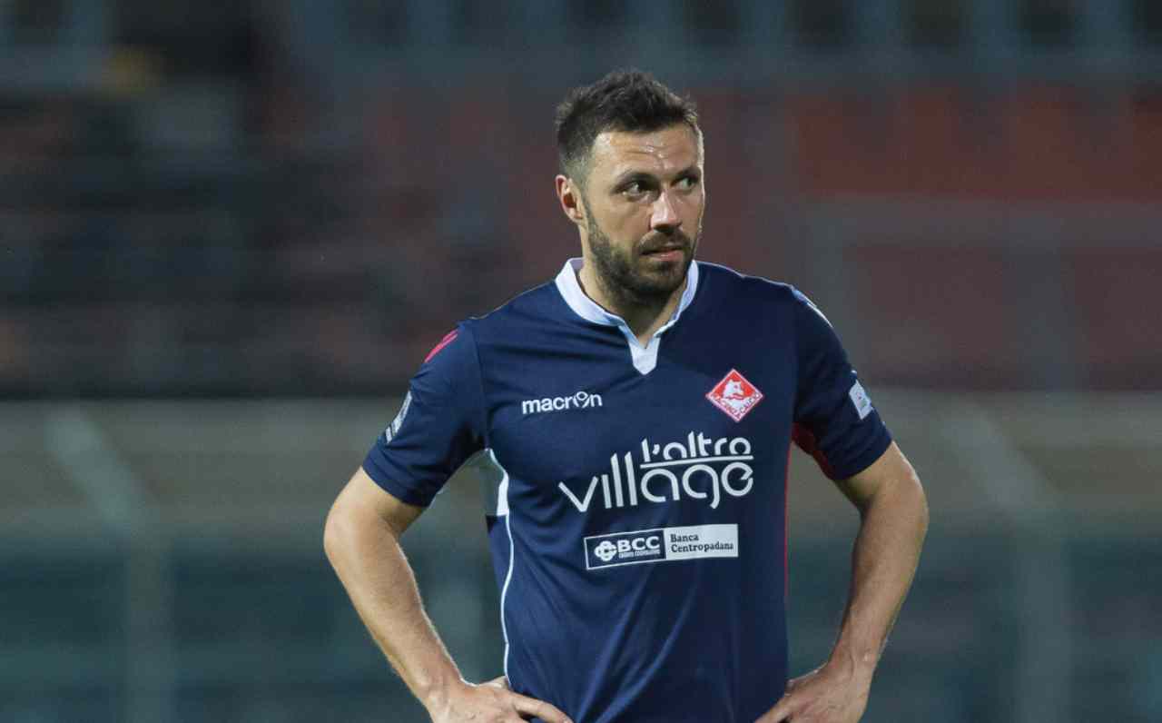 Il nuovo allenatore a sorpresa sarà l'ex Napoli e Liverpool Andrea Dossena. Secondo le ultime notizie di mercato, la scelta è stata ormai fatta.