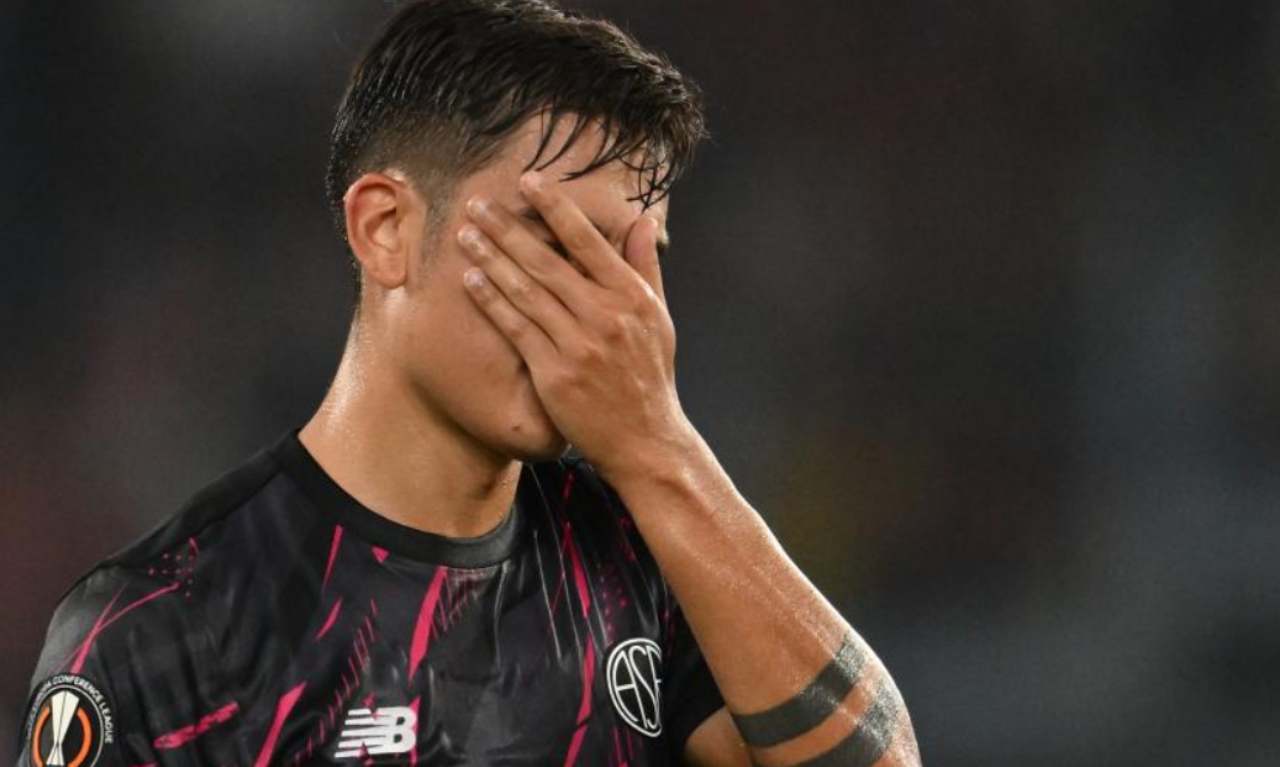 infortunio Karsdorp roma tempi recupero dybala