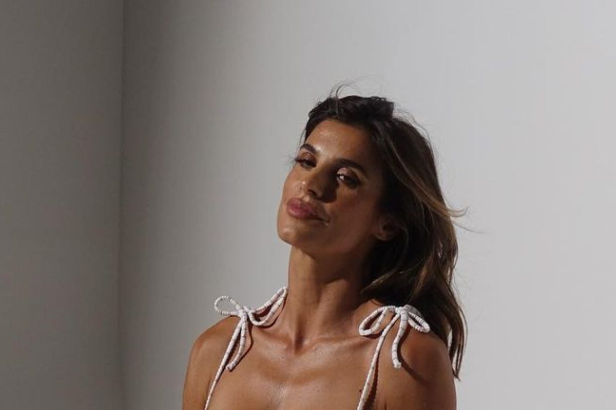 Elisabetta Canalis scollatura primo piano trasparenza