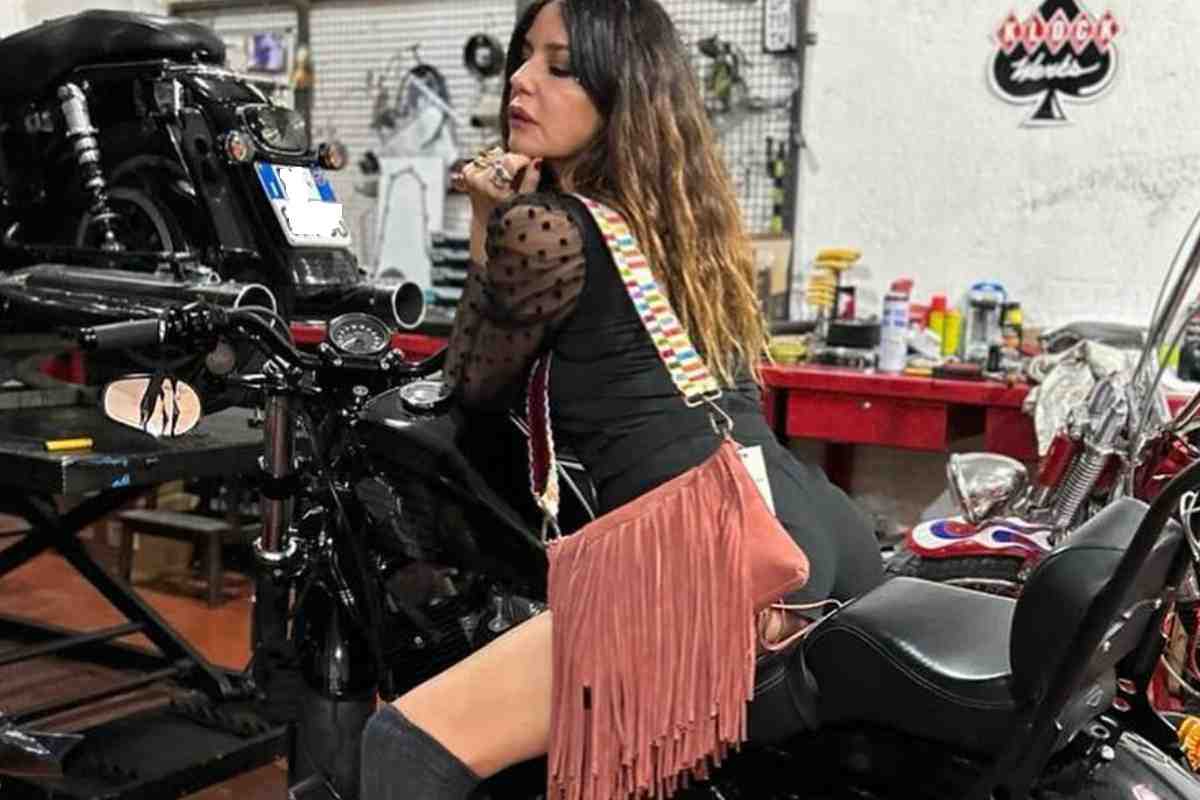 Alessia Fabiani in moto