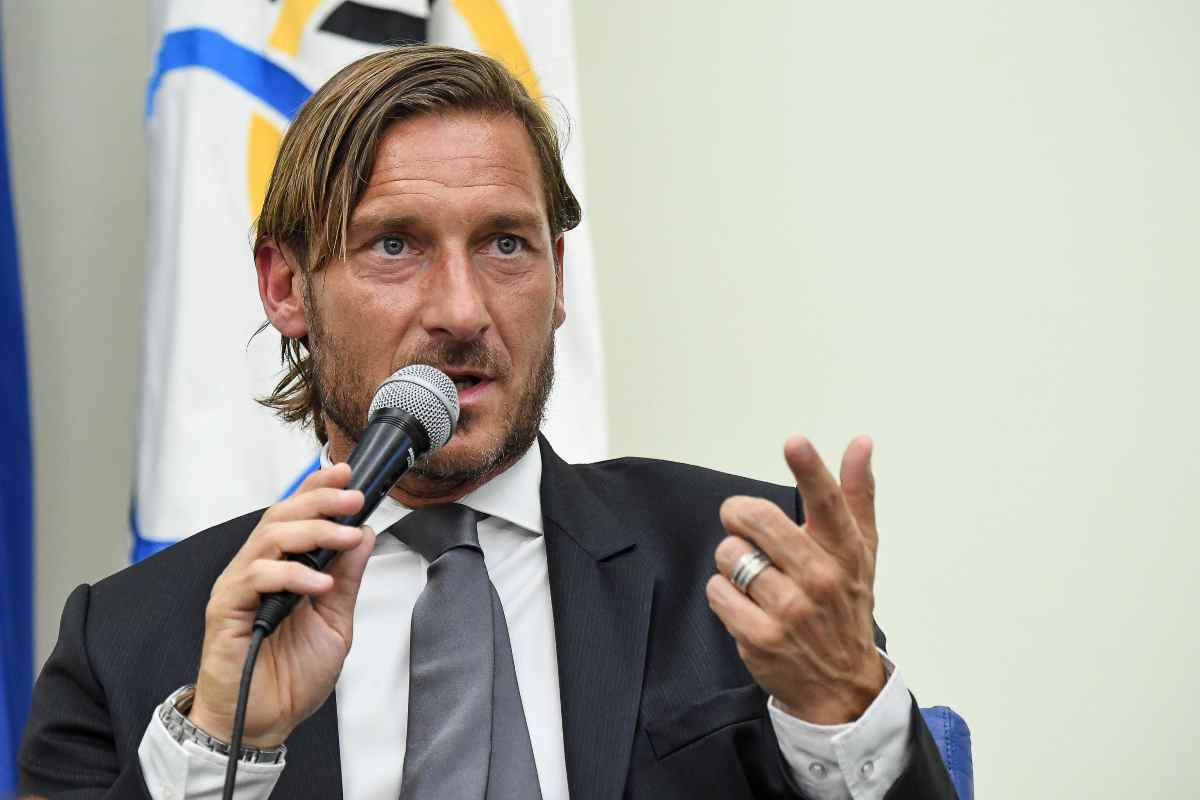 Totti gesto che fa discutere