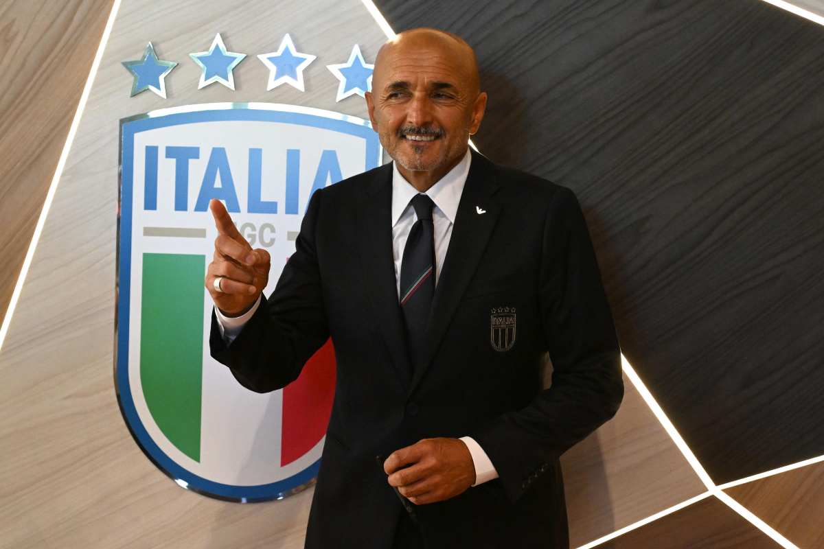 Spalletti show ai sorteggi, lo sguardo è tutto un programma