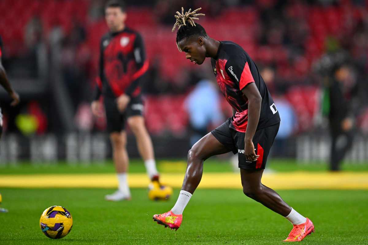 nico williams durante il riscaldamento