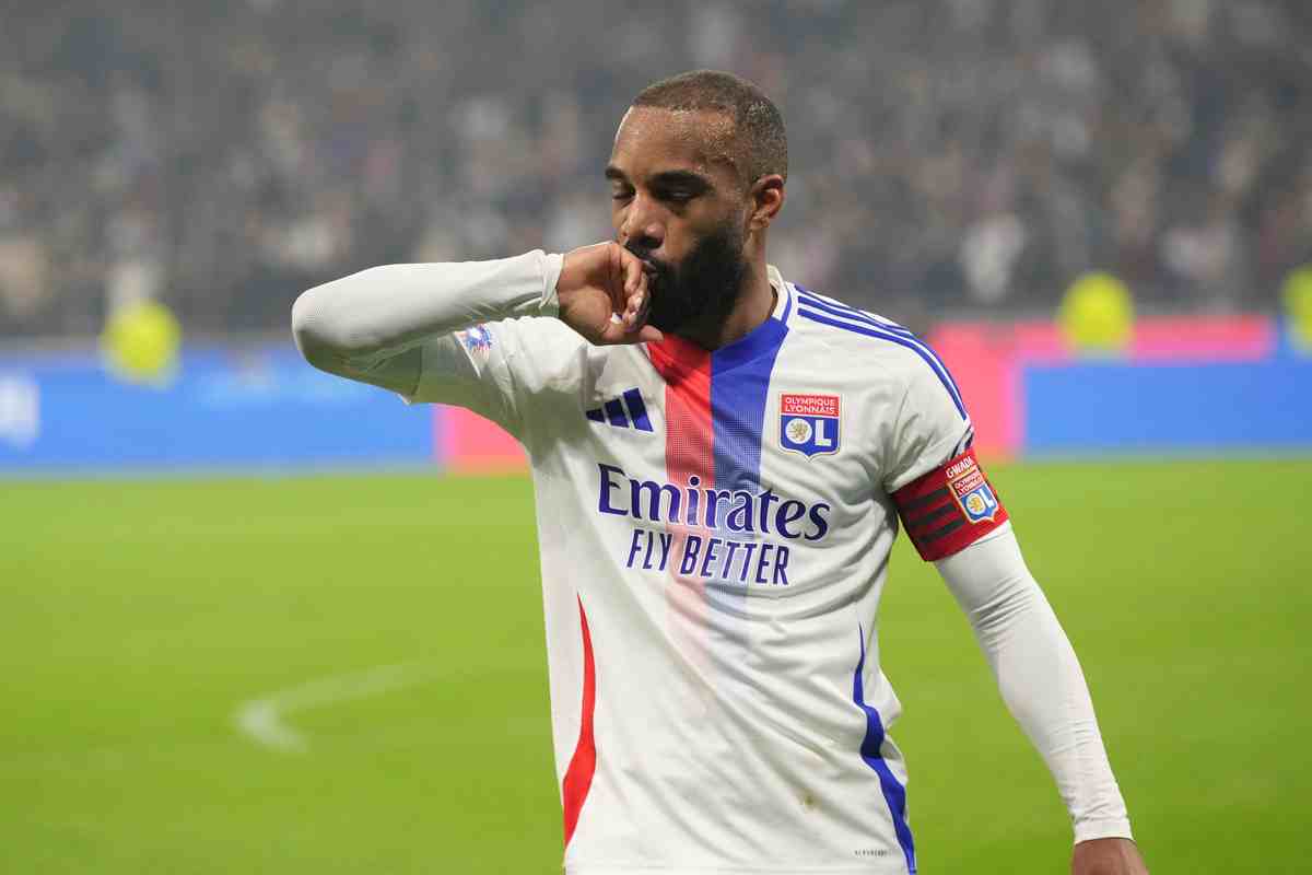 Ufficiale l'addio al Lione, futuro in Serie A